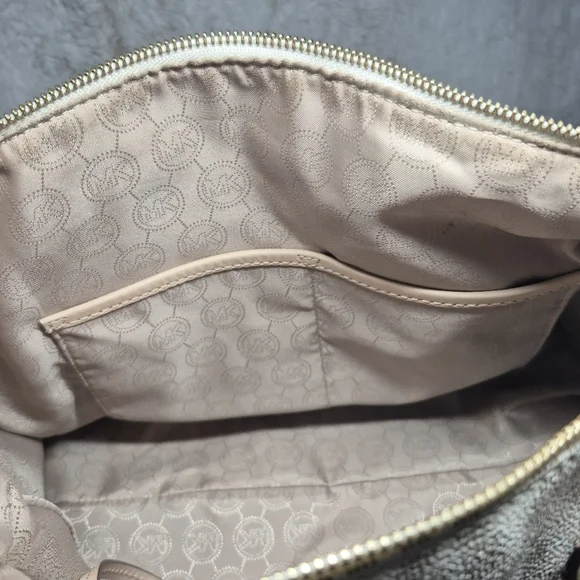 Michael Kors White and Tan Signature Satchel Purse Perfect For Everyday Styling - Picture 9 of 12
